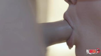 Lidahku Basah Kuyup Saat Kontolnya Menusuk-nusuk Mulutku