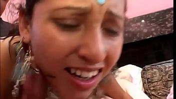 Bhabi Dan Suami Berdua Main Tiga Seks, Ibu Tiri Tak Tahu Kalau Si Jalang Lagi Dihajar – Audio Hindi