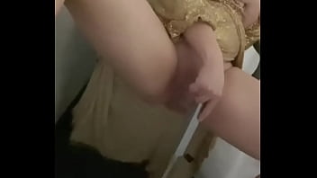 Gadis Elite Los Angeles Mengocok Memek Merah Muda Di Kamar Mandi Usai Melayani Klien
