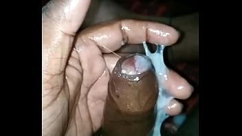 Sperma Yang Kental Mengalir Deras Dari Batang Penaku