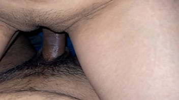 Bhabhi Panas Menggoda Dikocok Habis-habisan Di Dalam Selimut Saat Musim Dingin