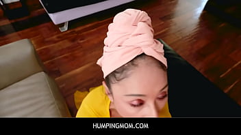 Menggoda Ibu Tiri Sampai Dia Tak Tahan Dan Ngentotku Pakai Hijab