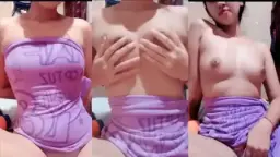 Gadis Seksi Pamer Tubuh Menggoda Dan Hot