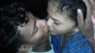 Video Panas Cepet-cepetan Dengan Tetangga Muda India Yang Romantis