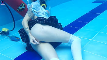 Ashlee Rose Menggoda Di Kolam Renang, Pelajaran Menyelum Yang Menggairahkan Pekan Rilis Ke-49
