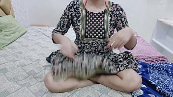 Kakak Tiriku Sendirian Di Kamar, Aku Ikut Masuk Dan Mengelus Bagian Sensitifku Di Malam Hari Saat Dia Ada