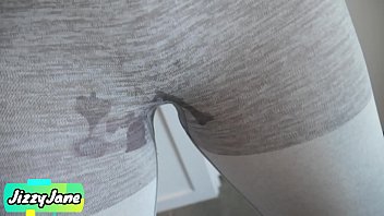 Saudara Tiriku Yang Seksi Dan Bergairah Membuatku Mengeluarkan Air Mani Di Dalam Celana Dalamnya Lalu Memakainya Kembali