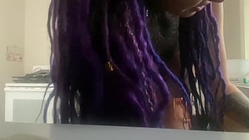 Pria Bertopeng Menekuk Dreadhead Latina Di Dapur Dan Menggila Dari Belakang