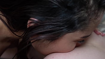 Adik Tiri Lesbian Yang Mengeluarkan Air Saat Orgasme