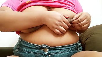 Gadis India Dengan Payudara Besar Yang Menggoda