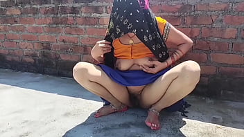 Desa India, Wanita Mengencingi Ladang Terbuka