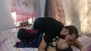 Boudhi Menangkap Tamunya Tengah Menonton Film Porno Dan Langsung Menggoda Hingga Bercinta