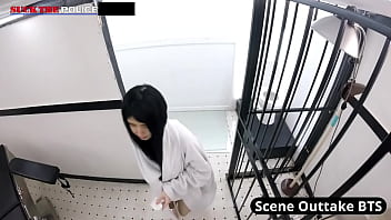 Alexandria Wu Dipaksa Mengulum Alat Monitor Petugas Tampa, Haris Menghisap Batang Polisi