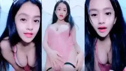Gadis Remaja Cantik Dan Nakal Tampil Live Dengan Gaya Menggoda