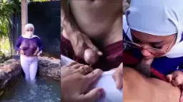 Goyangan Panas Ibu-ibu Di Kolam Renang