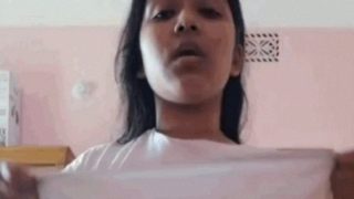 Tarian Telanjang Menggoda Dari Wanita Desi Yang Super Seksi Dan Bergairah