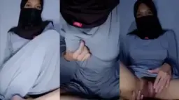 Ukhti Nina Asanti Berjilbab Mengocok Memek Sampai Klimaks 9 Kali