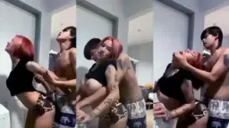 Berdiri Tapi Nggak Cuma Ngobrol, Pasangan Ini Lagi Panas-panasan