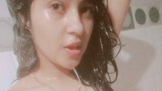 Gadis India Basah Telanjang Berpose Di Kamar Mandi, Foto Mesumnya Bocor