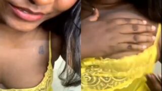 Gadis India Selatan Memamerkan Payudara Besar Di Siaran Langsung