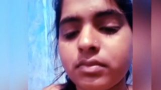 Rajni, Si Gadis Bengal Seksi, Memamerkan Cairan Basah Kemaluannya Yang Menggoda