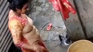 Video Tersembunyi Bibi Bangladeshi Mandi Telanjang
