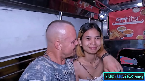 Gadis Thailand Mungil Dijemput Pakai Tuk Tuk Di Pattaya Untuk Digituin