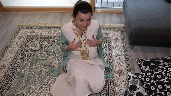Arab Stepmom Bergairah Dengan Bokong Besar Dan Anak Tirinya – Film Dewasa Arab Terbaru