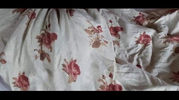 Aku Mengocok Kontolku Sambil Membayangkan Memek Ibu Tiriku Yang Basah.