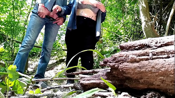Pertama Kali Merasakan Klimaks Di Alam Terbuka? Tenang, Ibu Mertua Pasti Membimbingmu Hingga Puncak Kenikmatan!