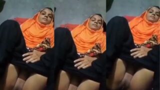 Gadis Berjilbab Telanjang Menikmati Adegan Panas Dengan Kliennya Di Pakistan