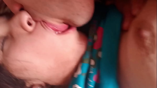 Mamá Se Deleita Bebiendo Leche Caliente Y Espesa
