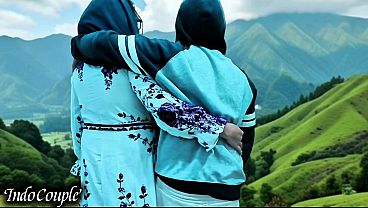 Istri Berhijab Yang Setia Menggoda Dan Melahap Sperma Kekasih Gelap Saat Suaminya Asyik Berlibur Di Bali Bersama Wanita Lain.