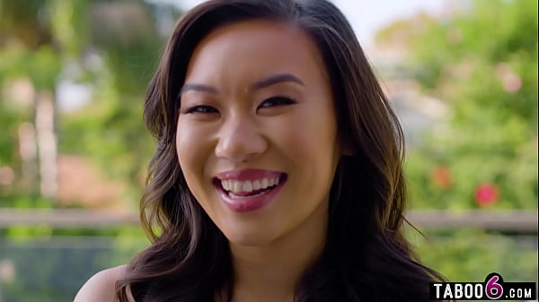 Dekat Dan Intim Dengan Kimmy Kimm, Remaja Asia Mungil Yang Gila Ditampar