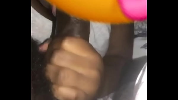 Kakak Tiriku Yang Genit Mengisap Batang Hitamku Yang Besar