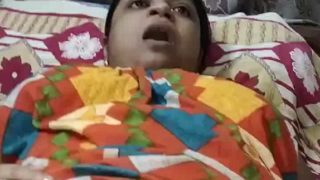 Bibiku Bengali Dalam Gaun Merangsang, Menggoda Diri Sendiri