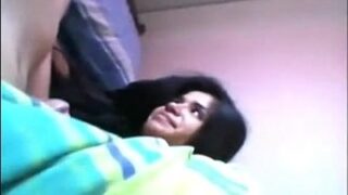 Video Panjang Pasangan Muda India Beradegan Mesra