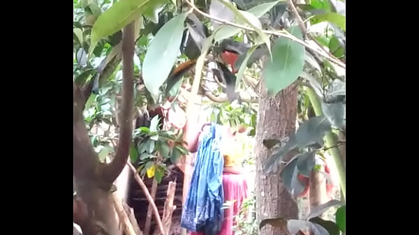 Gadis-gadis India Mandi Telanjang
