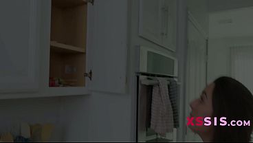 Freya Von Doom Dan Kakak Tiri Gagahnya Yang Penuh Goyangan