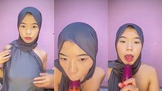 Acel Celva Jilbab Hitam, Mulutnya Ngecap Botol Kayak Lagi Hisap Kontol.