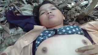 Anak Pramuka Lagi Latihan Di Kebun, Baju Basah Keringetan, Celana Sempit Ngepas, Bikin Pikiran Nakal.