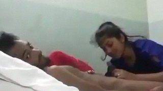 Cewek India Ngehisap Kontol, Mulut Basah, Nafsu Brutal.