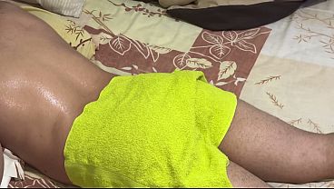 Ibu Mertua Montok Bantu Mantu, Pijatannya Malah Bikin Nafsu Naik.