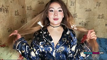 Gadis Gemoy Rusia Paha Gede Mainin Memek Sempitnya Pake Dildo Di Dalem