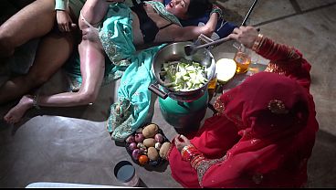 Ibu Tiri Dapur Xxx, Ibu Tiri India, Gaya Desi, Hot Dan Nakal Di Dapur.