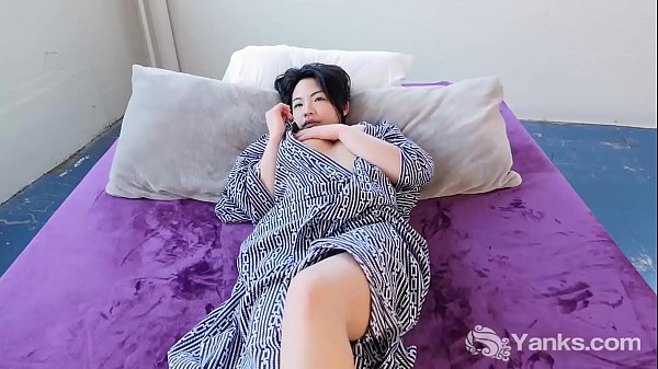 Yank Asia Berharap Emas, Gadis Ini Mainin Diri Sendiri Sambil Nungguin