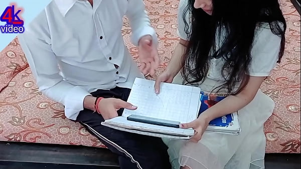 Cewek-cewek Kampus India Lagi Main Seru, Desi Chudayi, Pake Bahasa Hindi Yang Jelas-jelas Bikin Makin Panas.