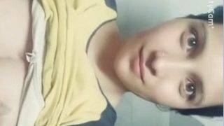 Kashmiri Cewek Beina Pamer Foto Bugil