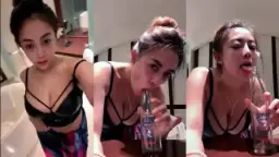 Lo, Lu Pada Liat Miss Jennifer Toge Lagi Asik Sepongin Batang Kalian Sampe Basah.