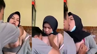 Minta Nyusu Ke Pacar Abis Pulang Sekolah, Langsung Ngaceng Di Jalan.